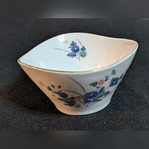 Vintage OMC Otagiri Blue Flower High Low Gold Trim Rice/Soup Bowl